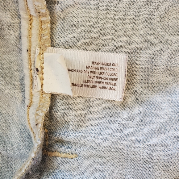 🍂🍁🍂Old Navy light wash jean jacket. X-small.Fall.POCKETS! 2 inside 2 outside. - Picture 11 of 14